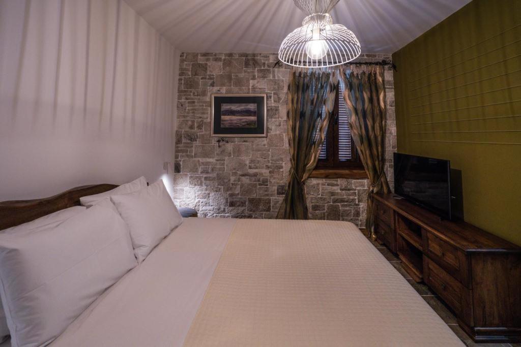 Korca Boutique Hotel ภายนอก รูปภาพ
