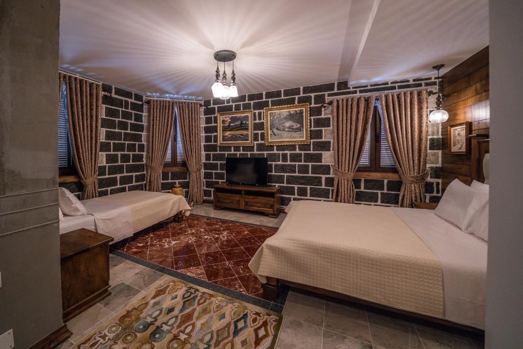 Korca Boutique Hotel ภายนอก รูปภาพ