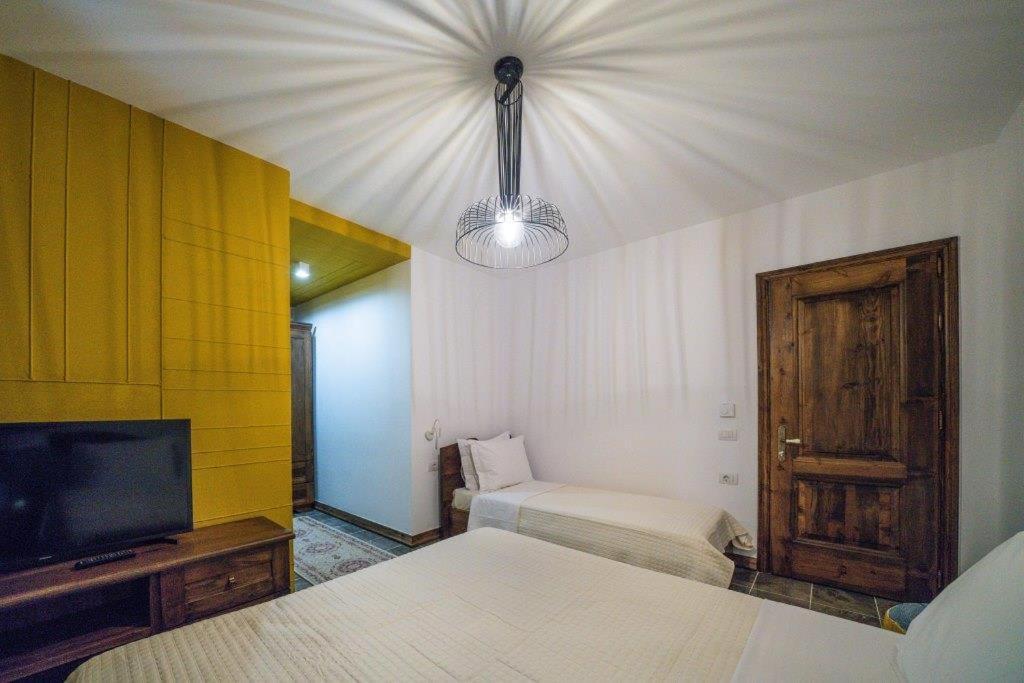 Korca Boutique Hotel ภายนอก รูปภาพ
