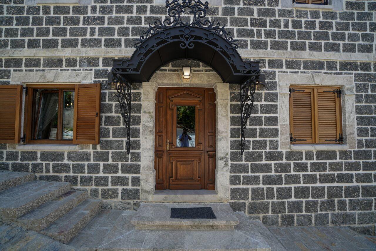 Korca Boutique Hotel ภายนอก รูปภาพ